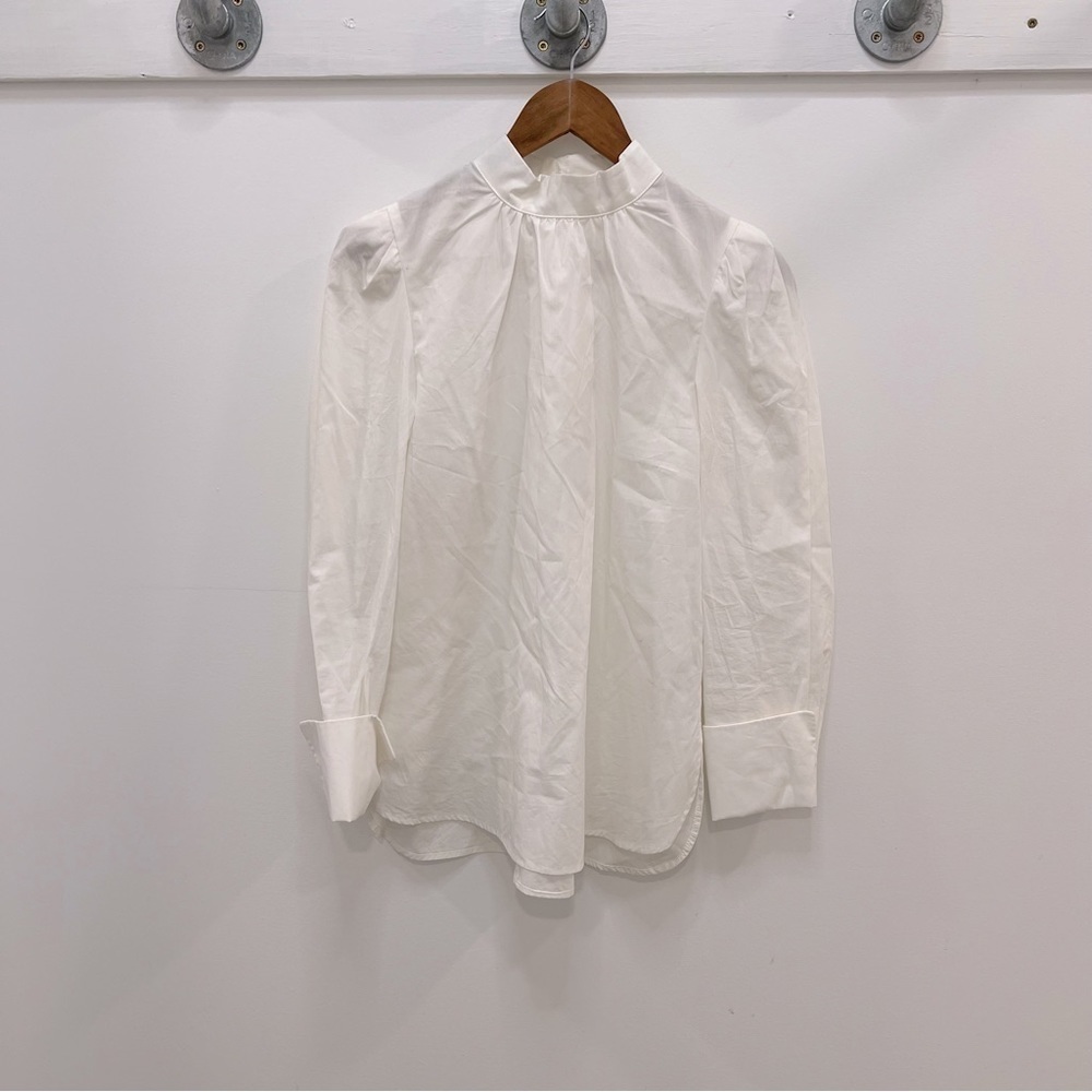 Hm Long sleeved white flat collar with white tie sleeves